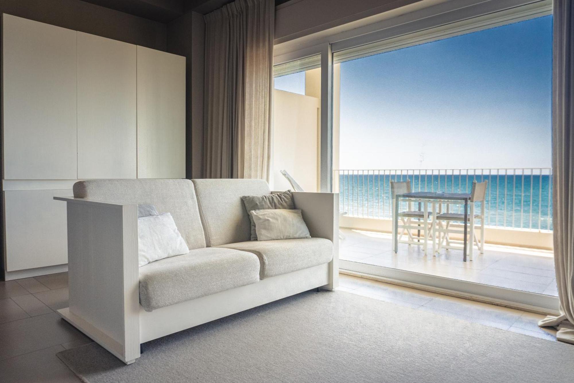 Double or Twin Room Sea View